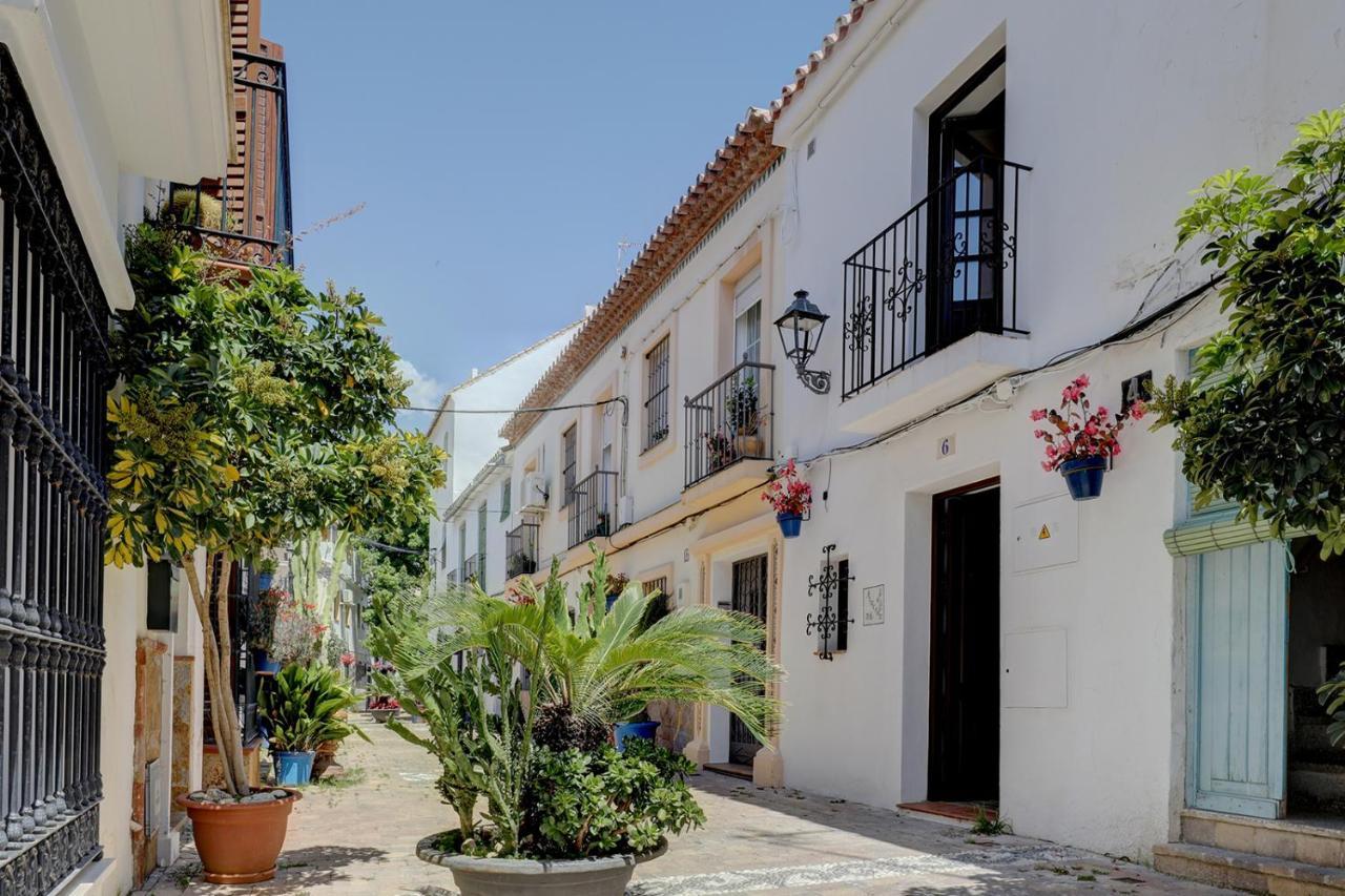 Unique Andalusian Townhouse Next To Beach 埃斯特波纳 外观 照片